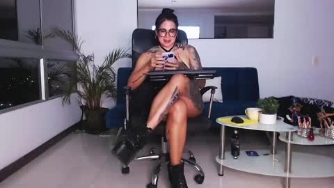 Snapshot of sammy_inks chatting on January 2025 01:00:02 AM Sammy online show from January 2025 01:00:02 AM