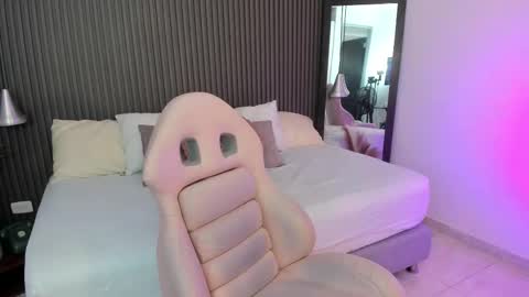 Axel online show from November 2025 08:44:01 PM