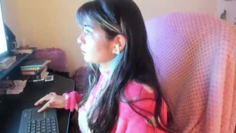   online show from October 2025 05:00:01 PM