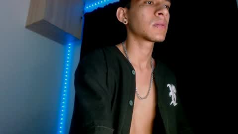 Snapshot of samuel_suarez chatting on December 2024 06:43:02 AM online show from December 2024 06:43:02 AM