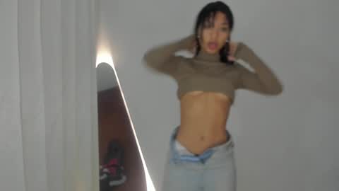 Hello I am absent due to a family calamity I will return soon-hola estoy ausente por un problema familiar volvere pronto. online show from January 2025 11:51:01 PM