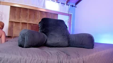 samysharky online show from November 2025 02:39:02 PM