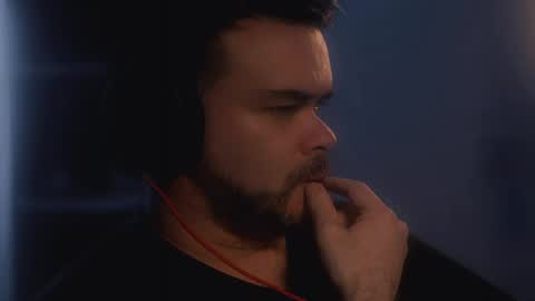 Sanders online show from April 2026 02:40:02 AM