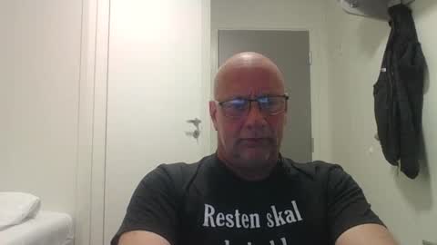 sandnesrune523 online show from April 2026 05:08:02 PM