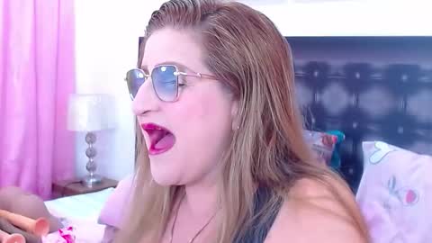 Snapshot of sandra_20_ chatting on September 2025 11:35:02 AM SANDRA online show from September 2025 11:35:02 AM