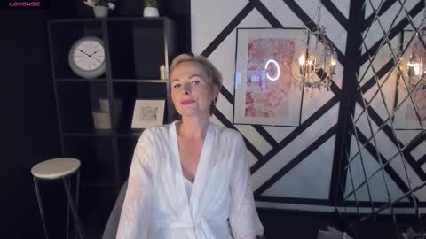 Sandra online show from January 2025 11:38:02 AM