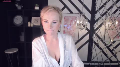 Sandra online show from February 2025 08:24:01 AM