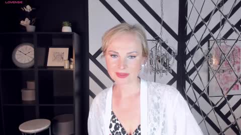 Sandra online show from February 2025 11:55:01 AM