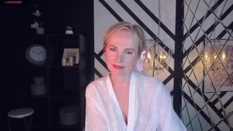 Sandra online show from February 2025 08:59:01 AM