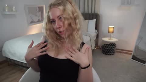 Szandra online show from September 2025 04:32:01 PM