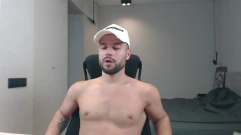 Snapshot of sandro_best chatting on June 2026 11:51:02 AM DeAlex online show from June 2026 11:51:02 AM