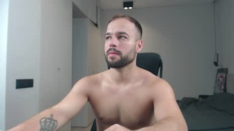 Snapshot of sandro_best chatting on June 2026 09:03:02 AM DeAlex online show from June 2026 09:03:02 AM