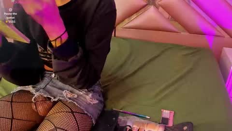 Sandy Houston  online show from February 2026 10:06:01 PM