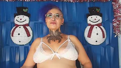 Snapshot of sandyrosee_ chatting on December 2024 08:44:01 PM Sandy Rose online show from December 2024 08:44:01 PM
