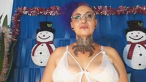 Snapshot of sandyrosee_ chatting on December 2024 11:45:01 PM Sandy Rose online show from December 2024 11:45:01 PM