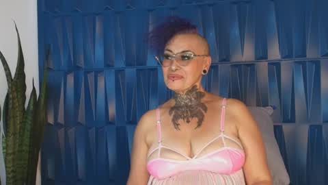Snapshot of sandyrosee_ chatting on February 2025 09:11:02 PM Sandy Rose online show from February 2025 09:11:02 PM