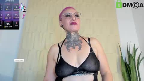 Snapshot of sandyrosee_ chatting on September 2025 03:05:01 AM Sandy Rose online show from September 2025 03:05:01 AM