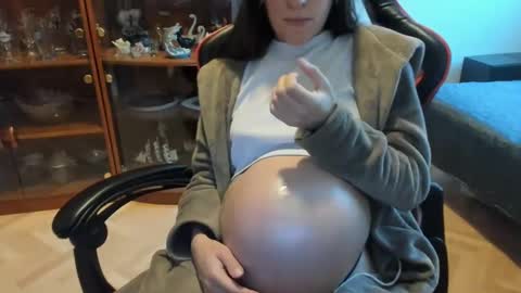 Sandy online show from December 2024 12:02:01 PM