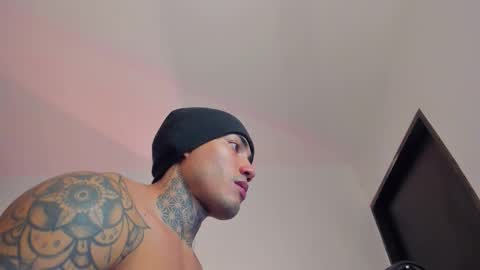 Santi Ferrer online show from November 2025 02:43:02 AM