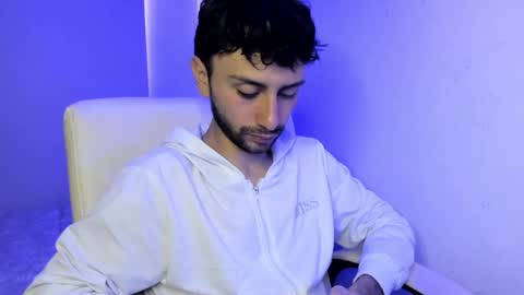 Santi online show from January 2025 04:04:01 PM