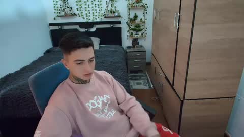 santi_ss online show from April 2026 04:03:01 PM