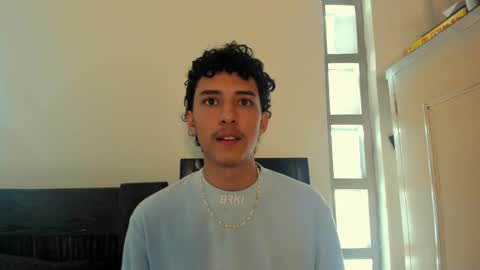 santi_twink19 online show from October 2025 04:59:01 PM