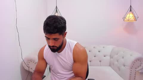 santiago_huntt online show from December 2024 05:01:01 PM
