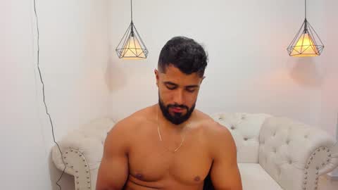 santiago_huntt online show from December 2024 04:09:02 AM