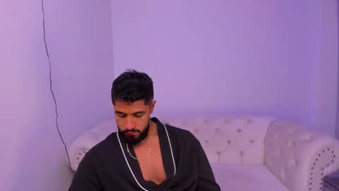 santiago_huntt online show from December 2024 04:09:02 PM