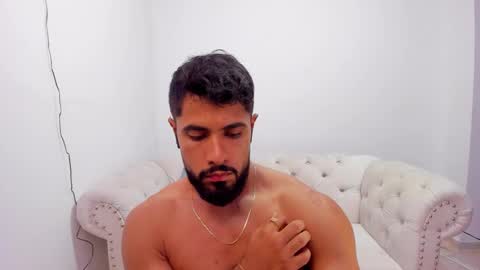 santiago_huntt online show from December 2024 11:47:01 PM