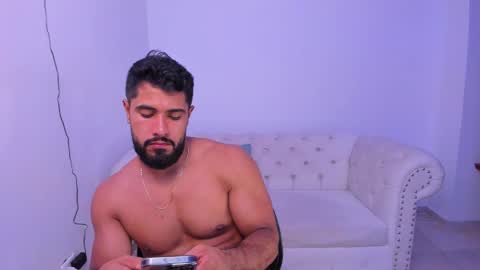 santiago_huntt online show from December 2024 01:26:02 AM