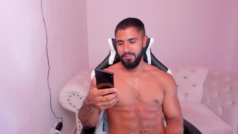 santiago_huntt online show from February 2025 08:47:01 PM
