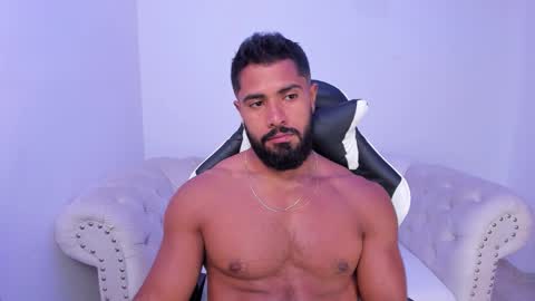 santiago_huntt online show from October 2025 12:23:02 PM