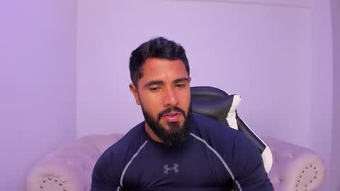 santiago_huntt online show from December 2025 01:11:01 AM