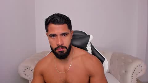 santiago_huntt online show from January 2026 01:02:02 PM