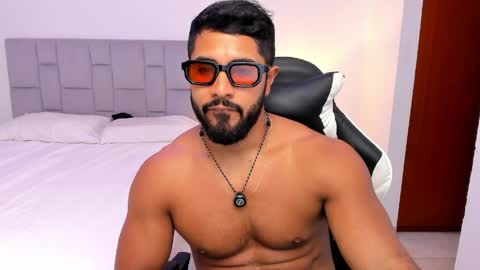 santiago_huntt online show from April 2026 09:53:02 PM