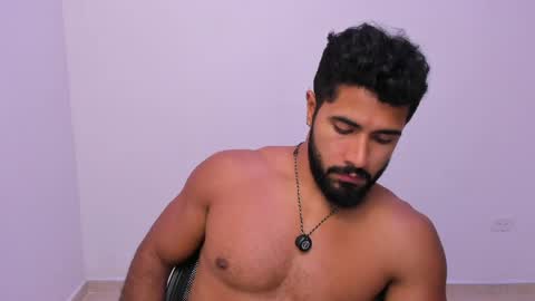 santiago_huntt online show from April 2026 11:50:01 PM