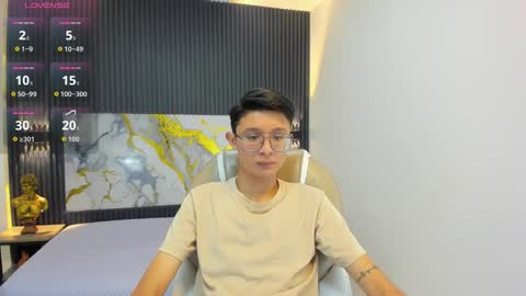 santiago_russo18 online show from September 2025 12:08:02 PM