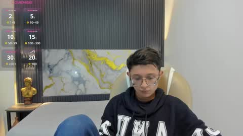 santiago_russo18 online show from October 2025 12:35:01 PM