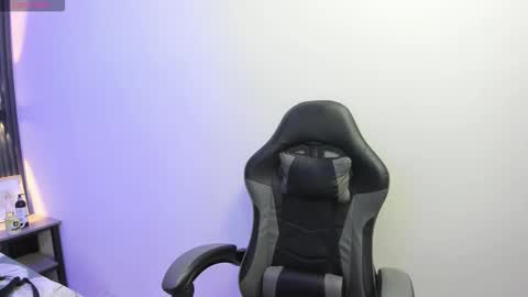 santiago_russo18 online show from February 2026 08:07:02 PM