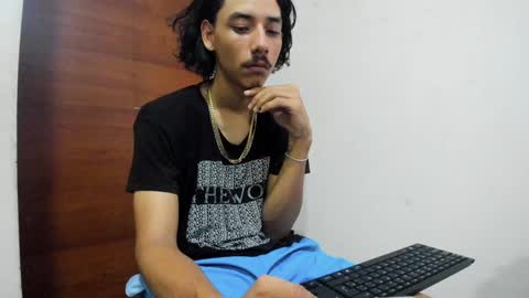 Snapshot of santiagoxxxtreme_ chatting on December 2024 01:28:01 PM Santiago online show from December 2024 01:28:01 PM