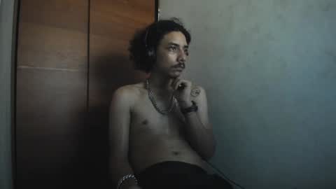 Snapshot of santiagoxxxtreme_ chatting on December 2024 11:01:01 AM Santiago online show from December 2024 11:01:01 AM
