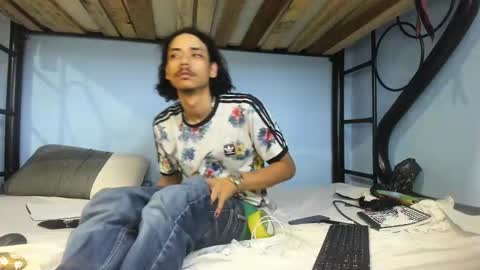Snapshot of santiagoxxxtreme_ chatting on January 2025 01:02:02 PM Santiago online show from January 2025 01:02:02 PM