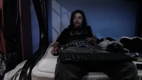 Snapshot of santiagoxxxtreme_ chatting on February 2025 11:17:01 PM Santiago online show from February 2025 11:17:01 PM