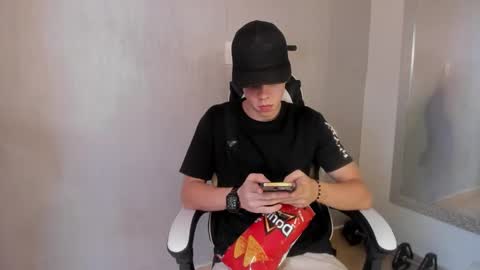 Julius Novachrono  online show from September 2025 07:39:02 PM