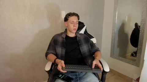 Julius Novachrono  online show from September 2025 06:57:01 PM