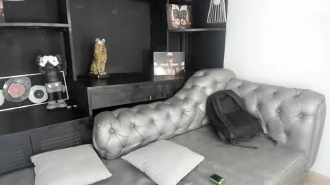 Julius Novachrono  online show from October 2025 07:23:02 PM