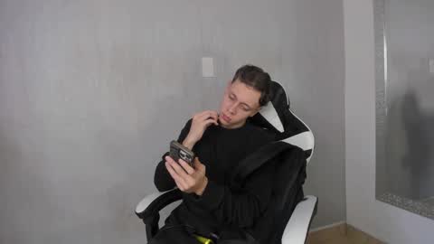 Julius Novachrono  online show from October 2025 08:08:02 PM