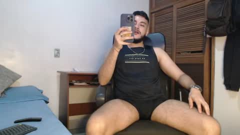 Snapshot of santiexxx chatting on June 2026 01:22:01 AM santiexxx online show from June 2026 01:22:01 AM