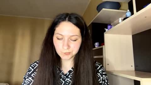 Anna online show from October 2025 10:35:02 AM